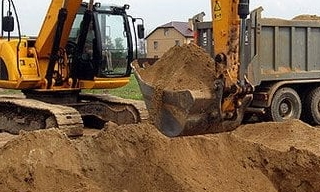 Выкопать яму экскаватором в Костомукше от 945 руб. - 2Землекопа-Ктм