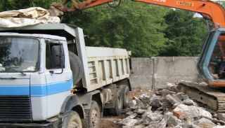 Вывоз строительного мусора с участка в Костомукше недорого от 1575 руб. | 2Землекопа-Ктм